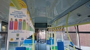 Mensajeros de la Paz y Correos reúnen apoyos para su campaña de compra de material escolar