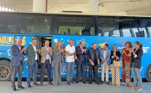 La Fundación Atlantic Copper dona un autobús de transporte escolar a la ciudad de los niños