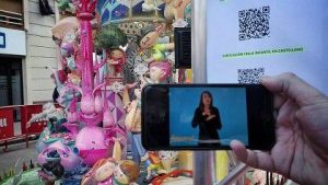 Ciento cincuenta monumentos falleros serán accesibles en lengua de signos en las Fallas 2025