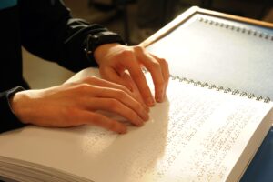 El braille, esencial para la vuelta al cole de más de 7.000 estudiantes ciegos con apoyo de la ONCE