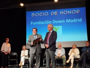 Down Madrid recibe el título de Socio de Honor por la Asociación Española de Pintores y Escultores (AEPE) en el 92 Salón de Otoño
